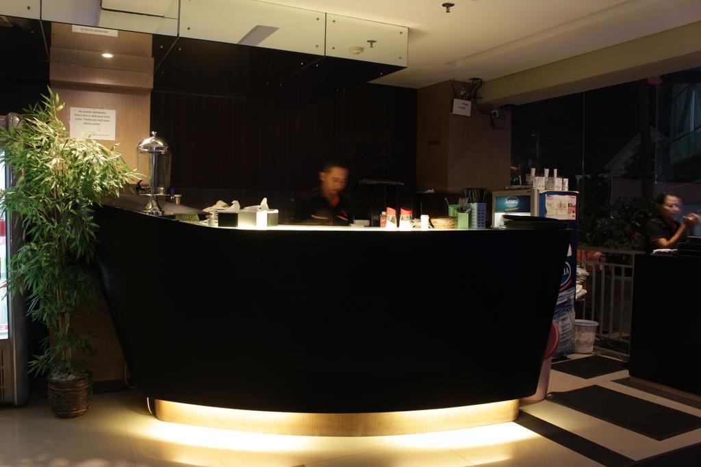 Hotel Amaris Simpang Lima 2*