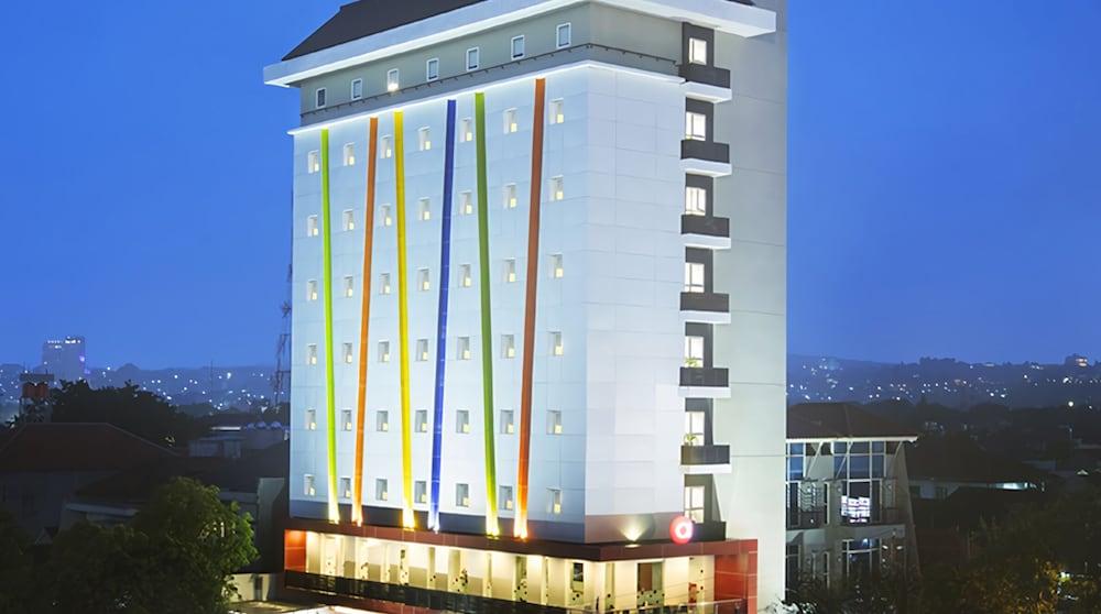 Amaris Simpang Lima Hotel