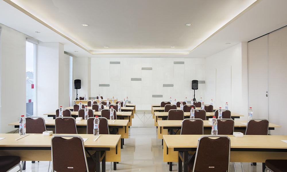 Amaris Simpang Lima Hotel 2*